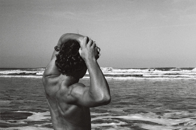 back-beach-black-man-muscles-ocean-Favim.com-105109